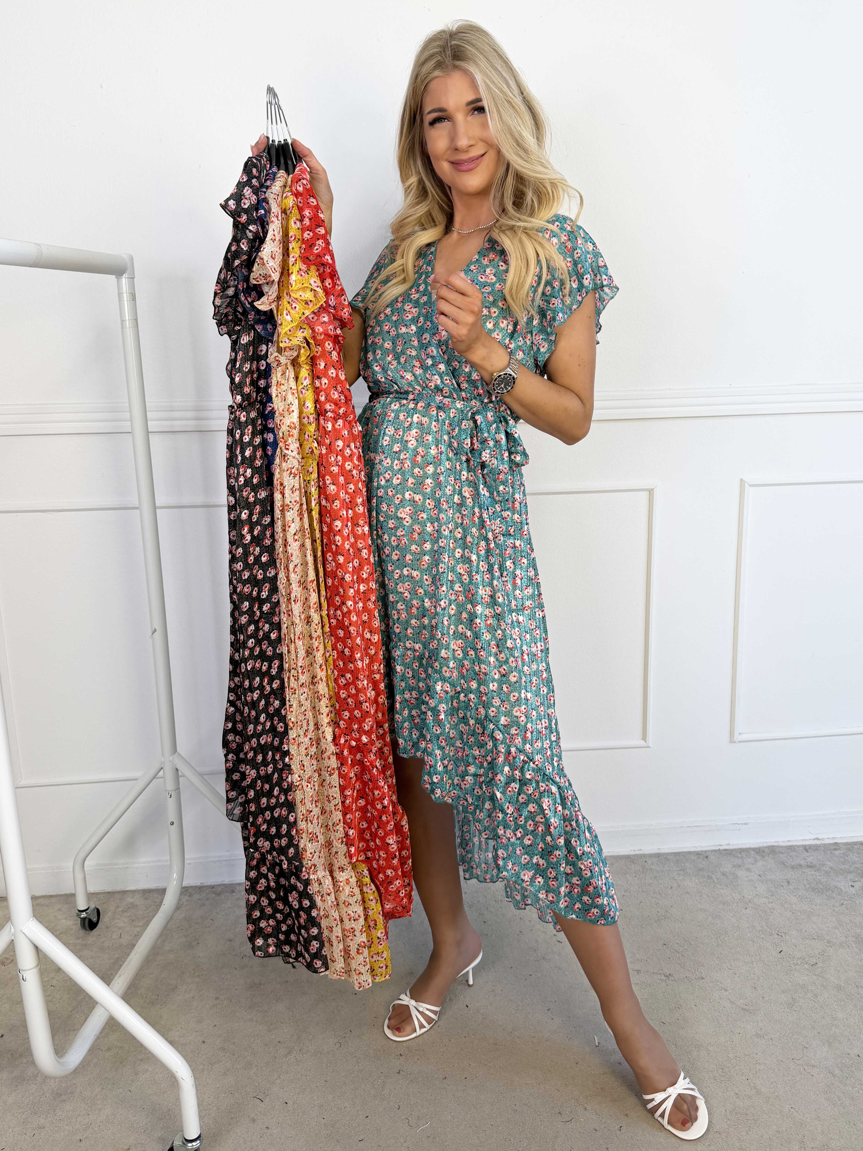 Jamin - Vacker blommig klänning med hög-låg kjol